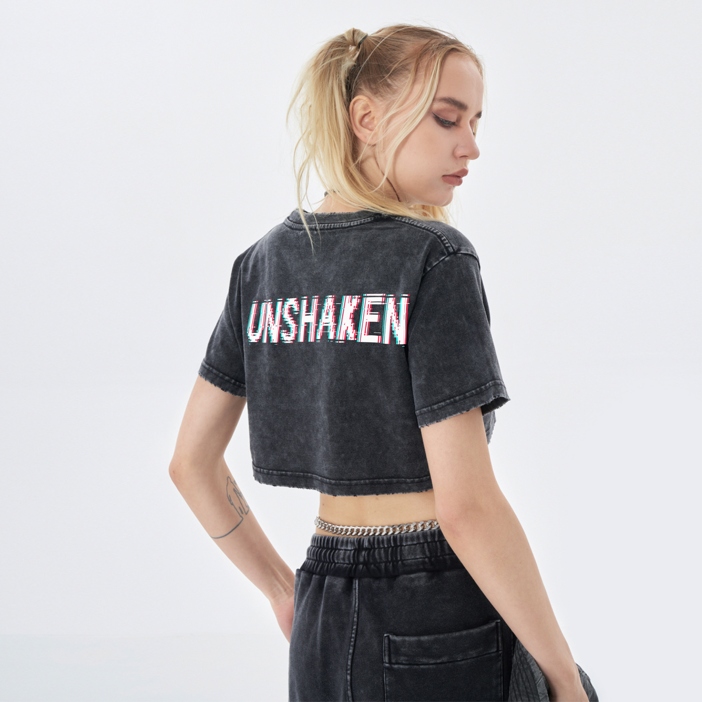 UNSHAKEN - CROPTOP